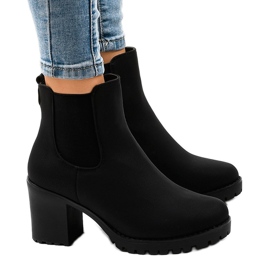 Fekete szigetelésű csizma a B2881-KB oszlopon