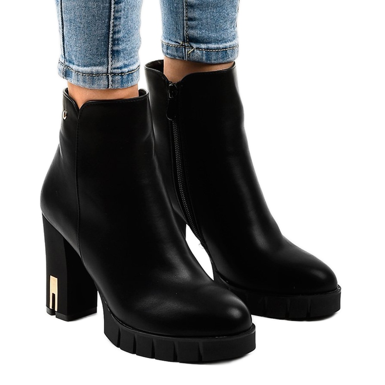 Fekete bokacsizma HX16041-46 cipzárral