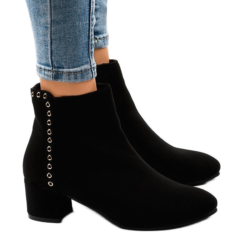 Fekete velúr bokacsizma a Z179 oszlopon