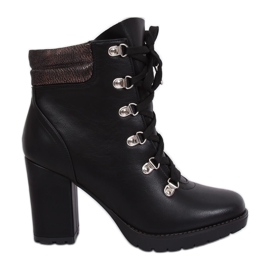 Fekete magassarkú 8992-PU Fekete