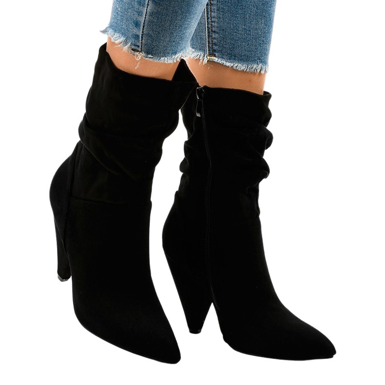 Fekete velúr bokacsizma az LS5062 oszlopon