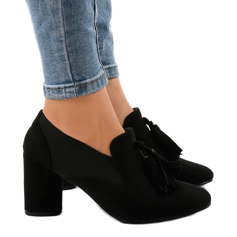 Fekete velúr szivattyúk az LL-97P oszlopon