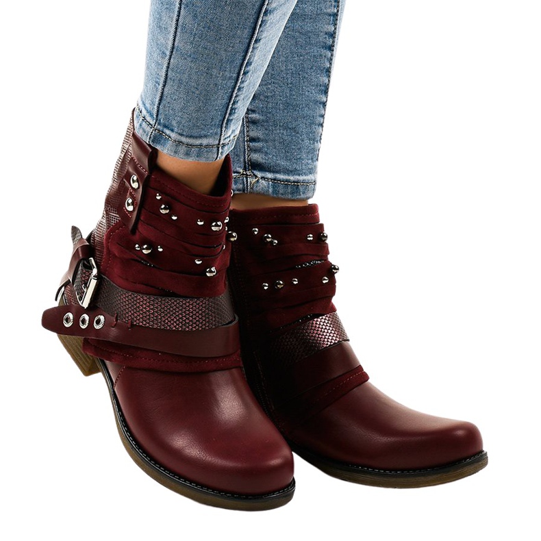 Meleg, barna színű csizma, gazdagon díszített A-351 piros Meleg, barna színű csizma, gazdagon díszített A-351 piros