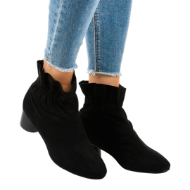 Fekete velúr bokacsizma a JM5512M oszlopon