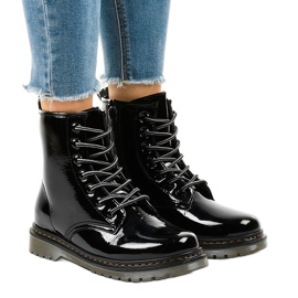 Fekete lakkozott csizma TL142-1