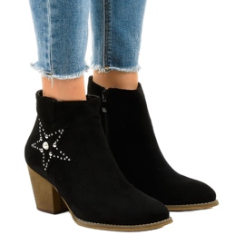 Fekete velúr csizma a csillag L88-163 oszlopon Fekete velúr csizma a csillag L88-163 oszlopon