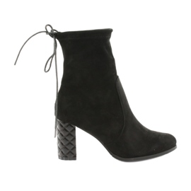 M.Daszyński Velúr bokacsizma dekoratív sarokkal Daszyński 154 fekete