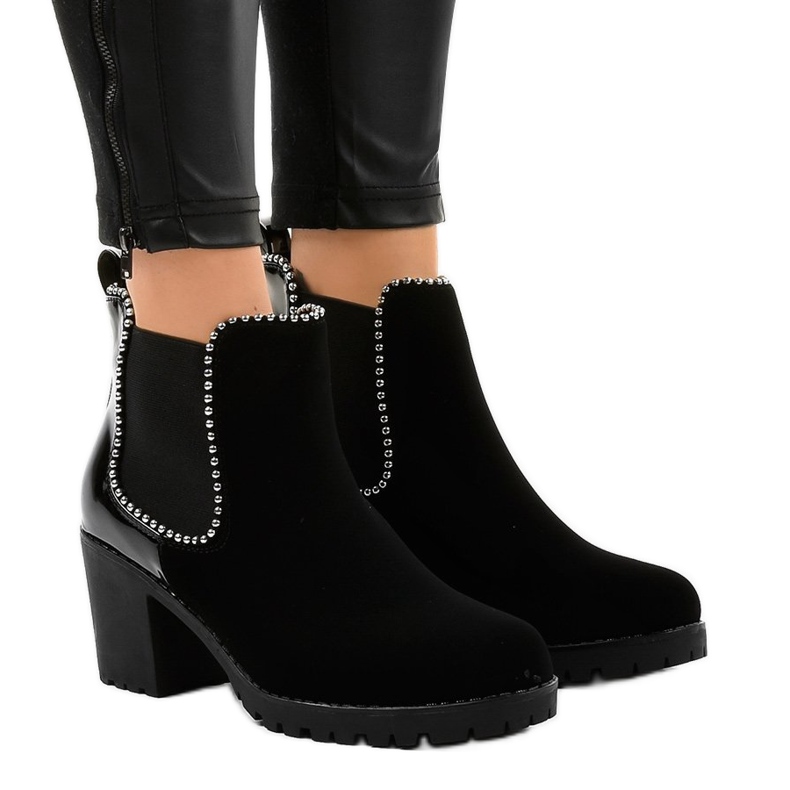 Fekete csizma az oszlopon, rugalmas W357 -el