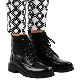 Fekete lapos női csizma csapokkal BM163 Fekete lapos női csizma csapokkal BM163