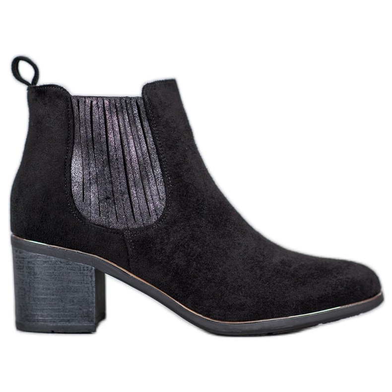 Filippo Csizma egy poszton fekete