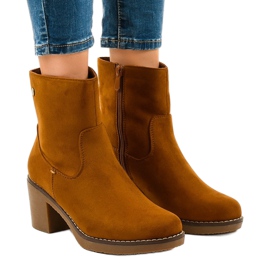 Barna velúr magas sarkú cipő 8B852