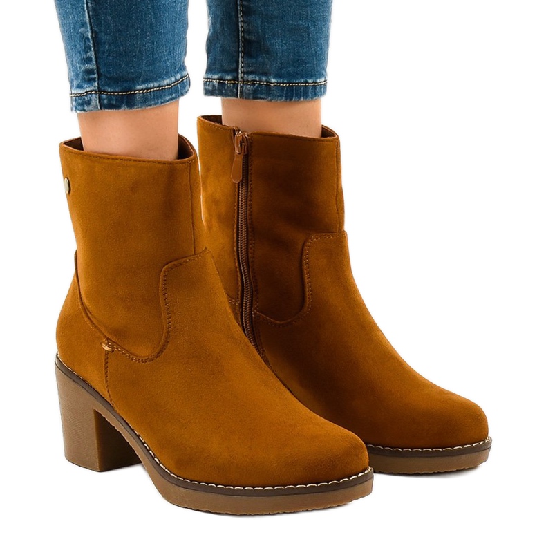 Barna velúr magas sarkú cipő 8B852