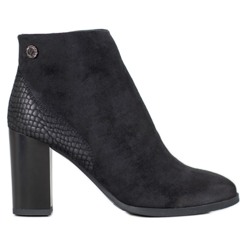 Goodin Csizma egy poszton fekete