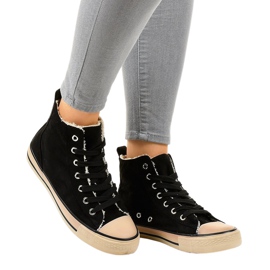 Fekete szigetelésű cipők T-040