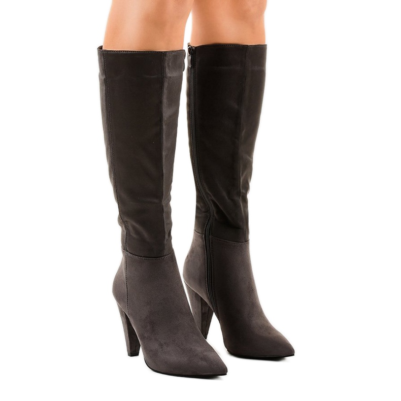 Szürke velúr női csizma a 8677 -es oszlopon