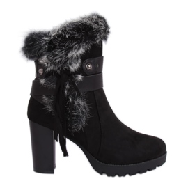 Fekete magas sarkú csizma szőrmével SP05 Fekete