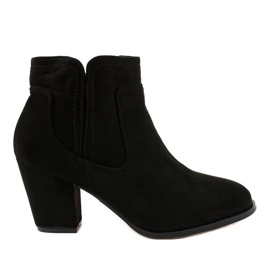 Fekete szigetelésű csizma az A8123 oszlopon