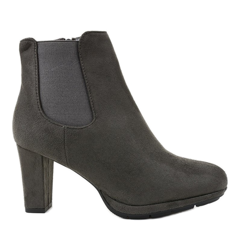 Szürke csizma az F156-2 oszlopon