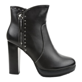 Szigetelt szürke csizma az oszlopon 88057