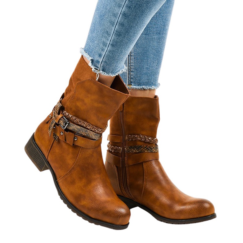 Barna lapos szigetelésű csizma 4440