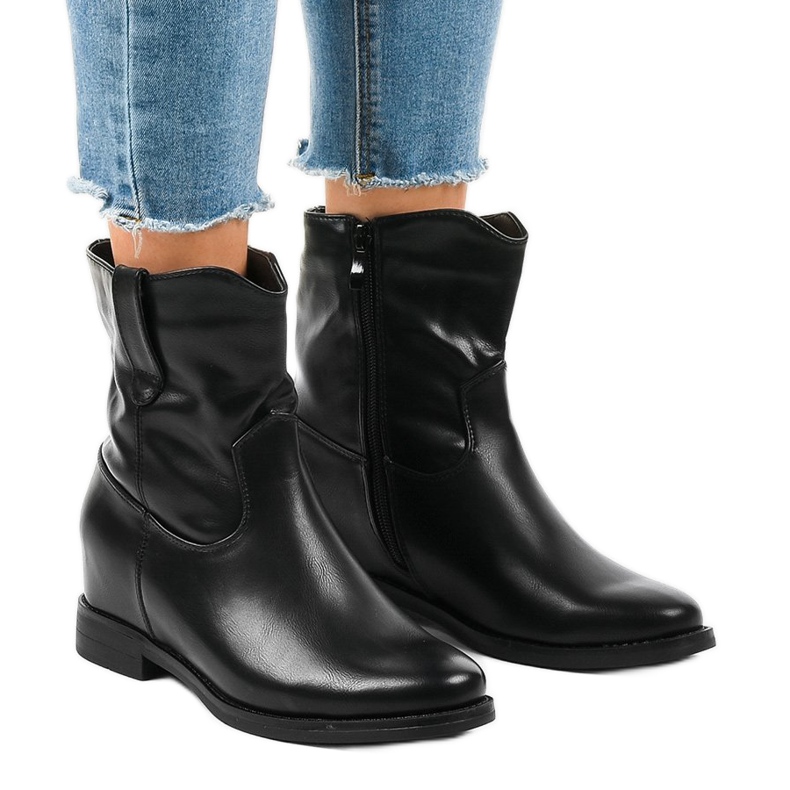 Fekete szigetelésű cowboy csizma G-7607