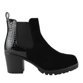 Fekete csizma az oszlopon, rugalmas W356 -tal