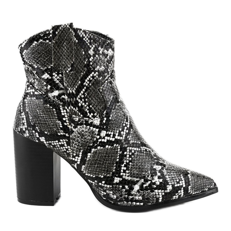 Fekete csizma az OL-11 kígyóoszlopon