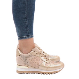 Arany cipők a G-125 éken aranysárga