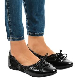 Fekete áttört fűzős balerinák 61305