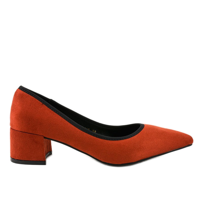 Piros velúr szivattyúk az L436 oszlopon