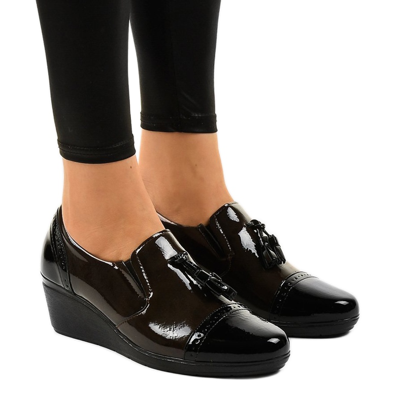 Fekete ék cipő 7-9022