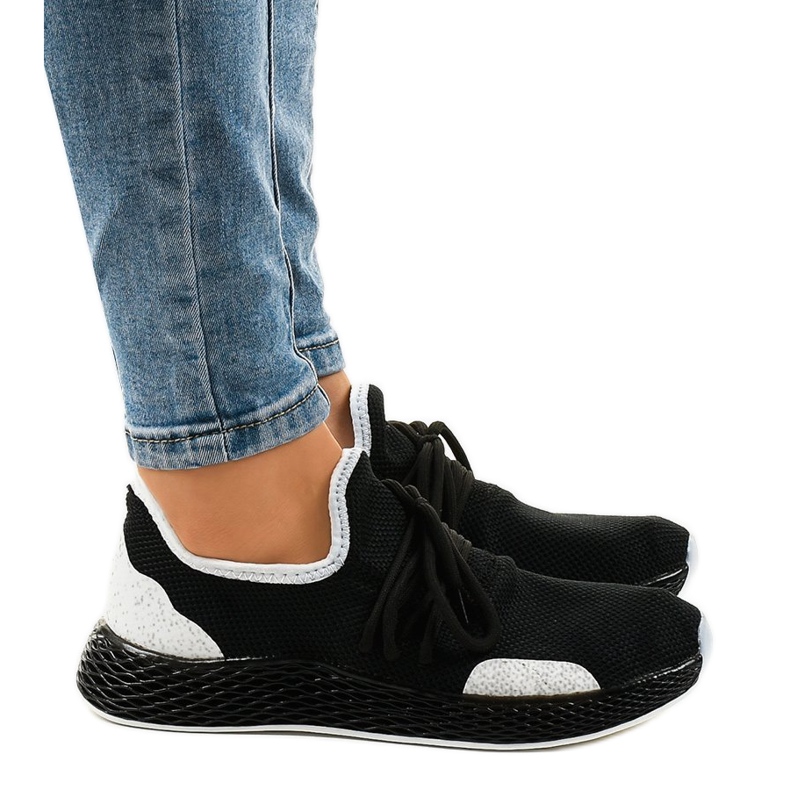 Fekete női sportcipő B-6851