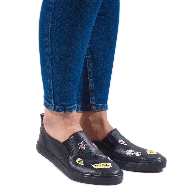 Fekete cipők G82-3 nyomatokkal