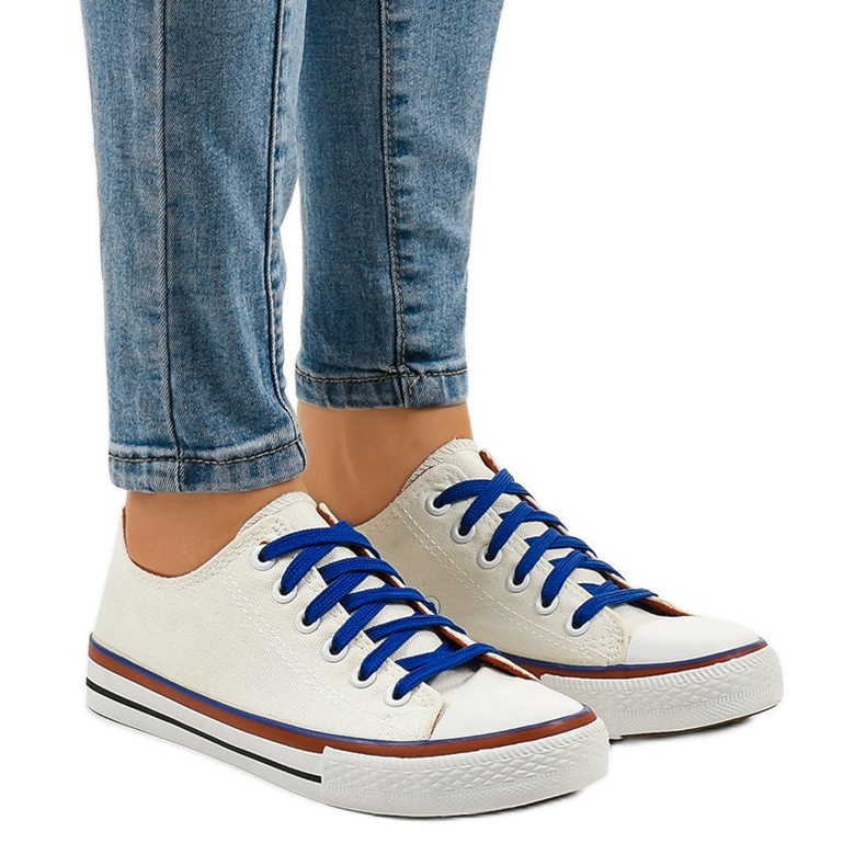 Klasszikus fehér alacsony cipők W03