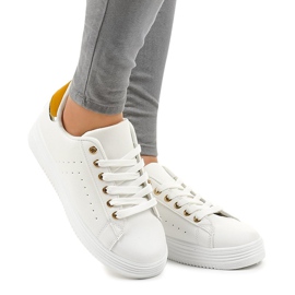 Klasszikus fehér cipők a BK-52 platformon Klasszikus fehér cipők a BK-52 platformon