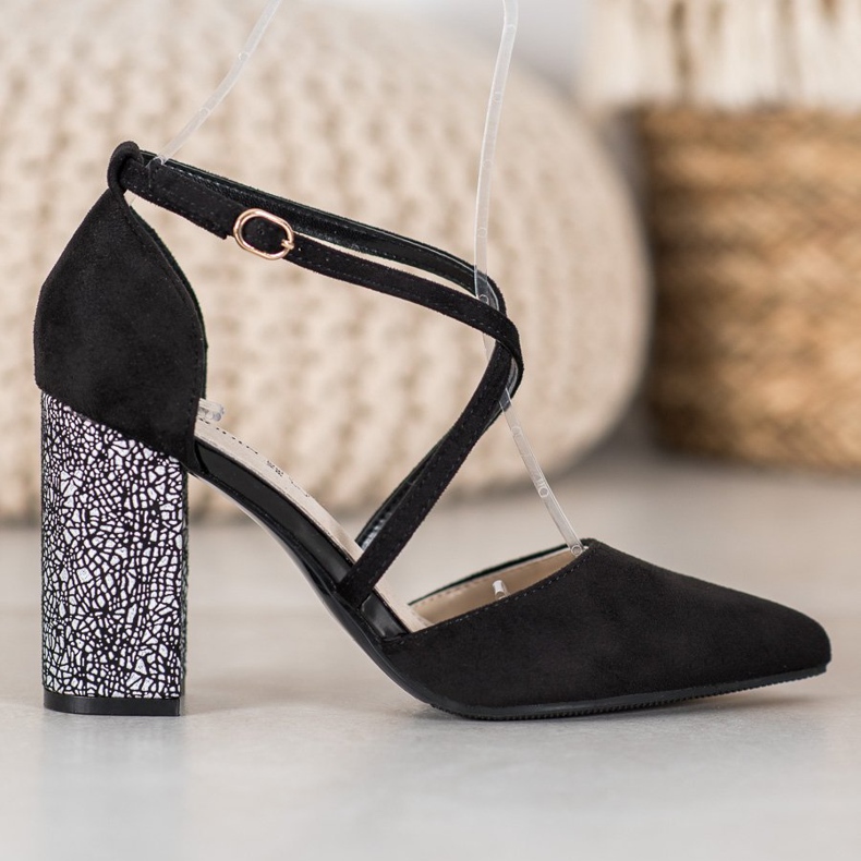 Goodin Divatos szivattyúk egy oszlopon fehér fekete