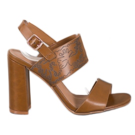 Small Swan Szandál Mintával barna