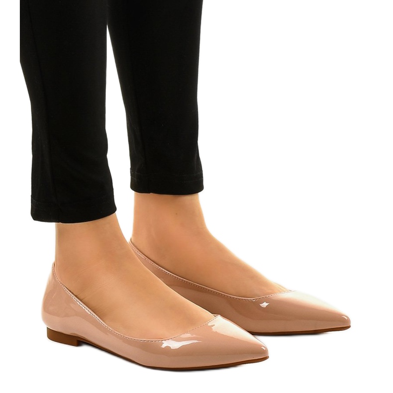 Bézs balerinák lakkozva az MM5018 pontban