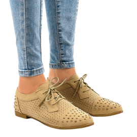 Bézs áttört cipő csapokkal MJ1125