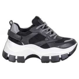 Weide Fekete cipők a platformon