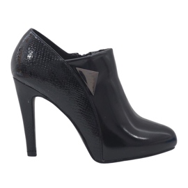 Fekete LEI-46 magas sarkú csizma Fekete LEI-46 magas sarkú csizma