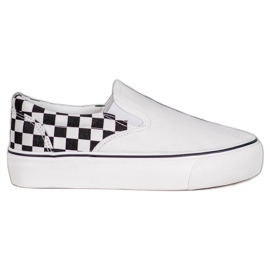 SHELOVET Fehér slipons a platformon