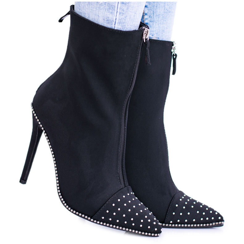 BUGO Fekete velúr csizma Regio sarkán