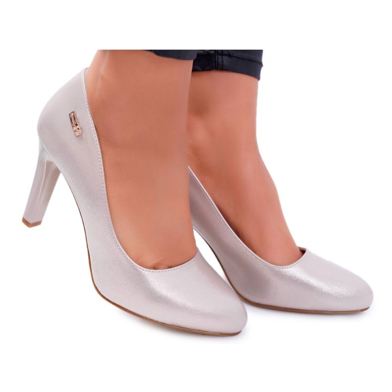 Női szivattyú a sarkán Sergio Leone 1457 Golden Campbell aranysárga