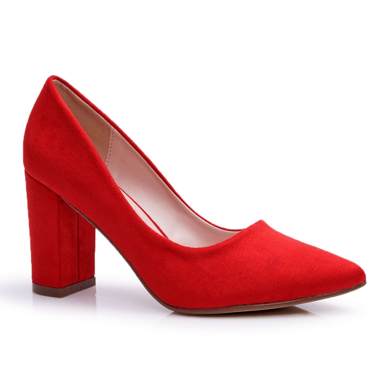 Női szivattyúk a velúr piros oszlopán