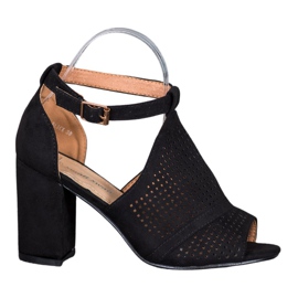 Small Swan Elegáns áttört szandál fekete