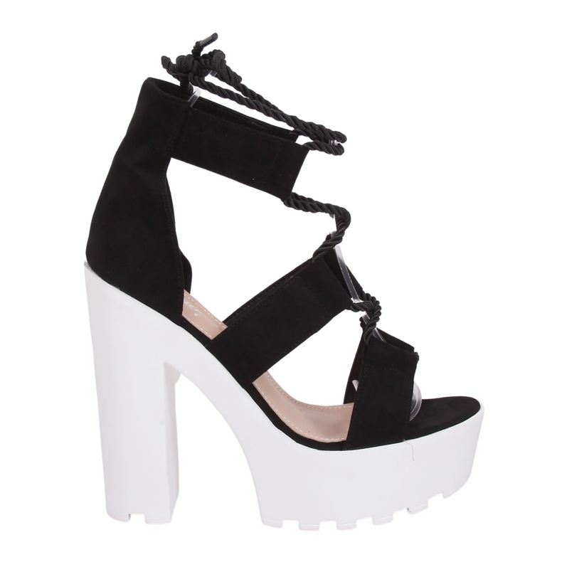 Fekete szandál az NS120 platformon