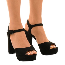 Fekete szandál az AT-0660-L velúrnadrágon Fekete szandál az AT-0660-L velúrnadrágon