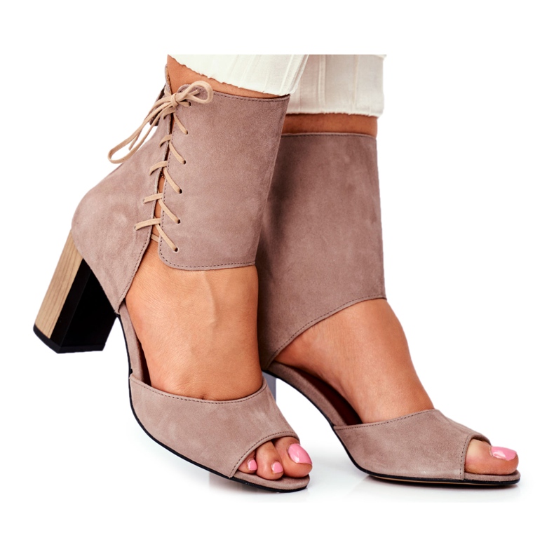 Női szandál magas sarkú Maciejka bézs velúr 04122-04