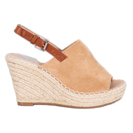 Small Swan Divatos velúr szandál barna